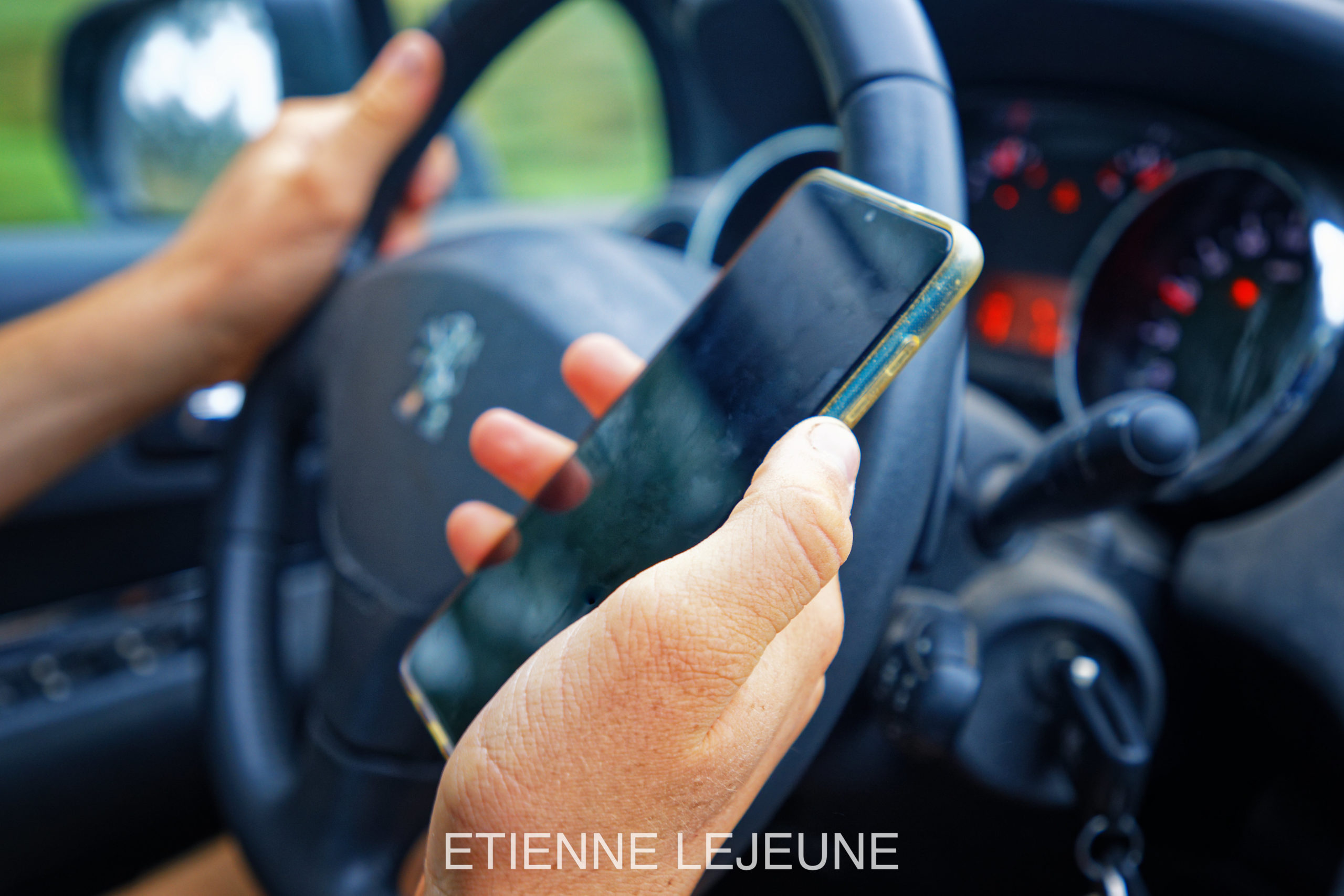 Accusé à tort de téléphoner au volant : que faire pour se défendre ?