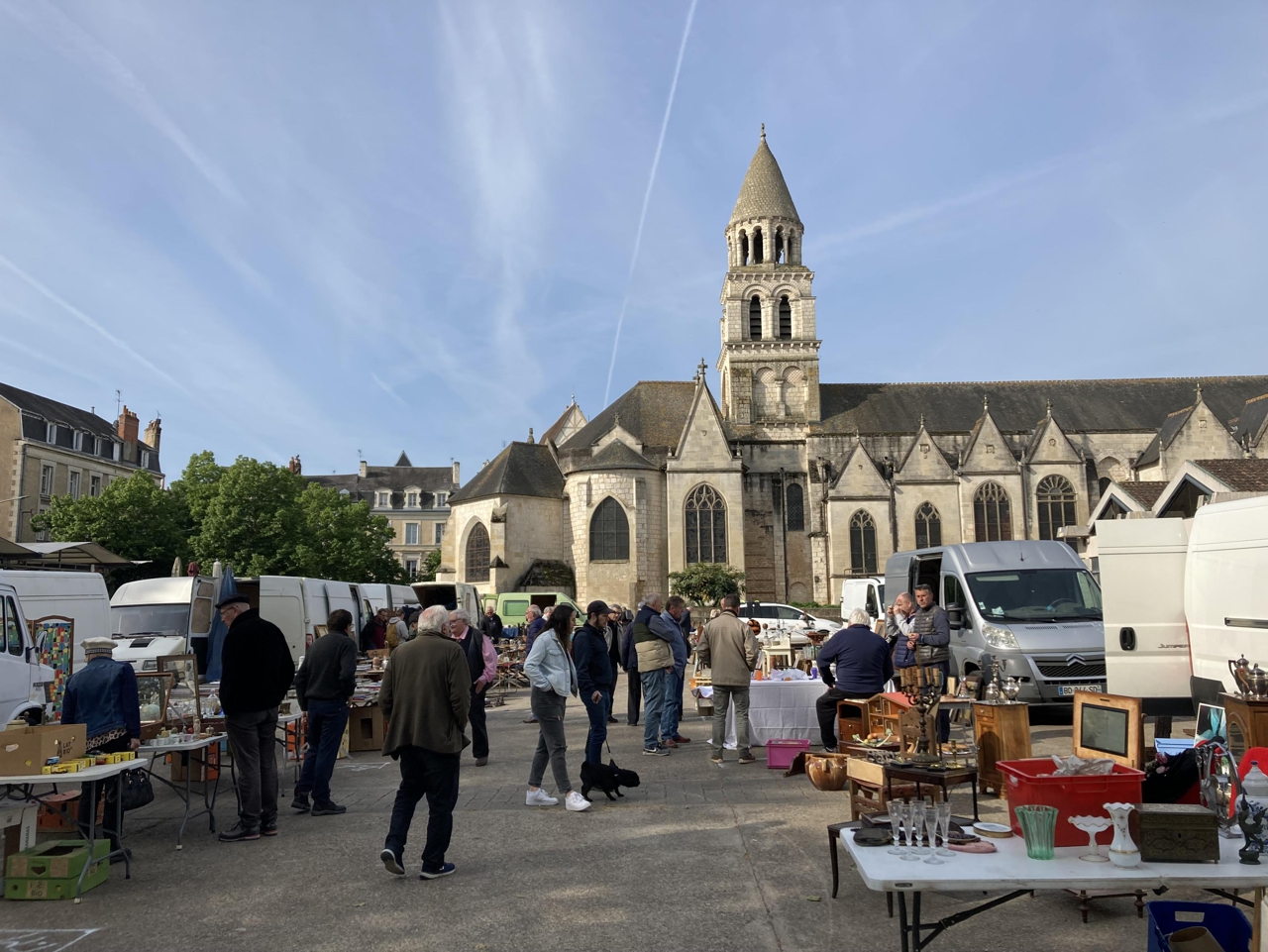Profanation de 29 églises : condamnations en prison pour les voleurs et fermeture définitive de la brocante du receleur